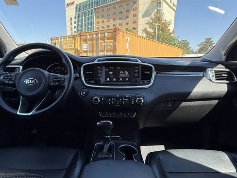 Used 2018 Kia Sorento EX image 10