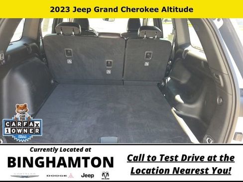 Used 2023 Jeep Grand Cherokee Altitude AWD/4WD image 8
