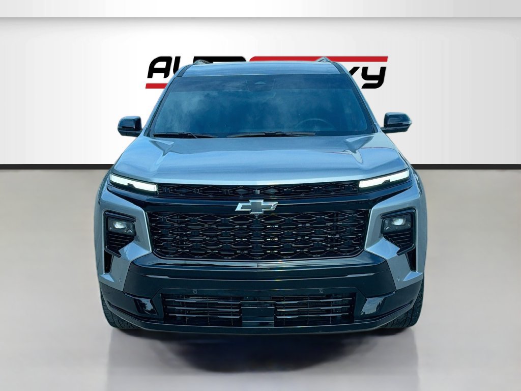 Used 2026 Chevrolet Traverse RS FWD image 2