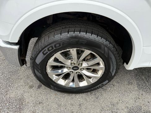 Used 2015 Ford F150 Lariat w/ Equipment Group 502A Luxury image 40