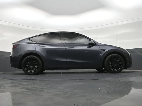Used 2024 Tesla Model Y Long Range AWD/4WD image 31