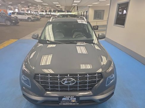 Used 2025 Hyundai Venue SEL FWD image 16