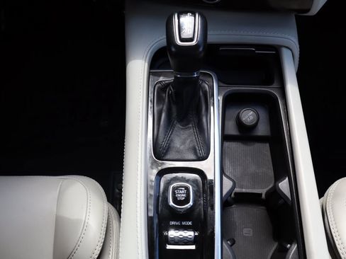 Used 2018 Volvo XC90 T6 Momentum w/ Convenience Package AWD/4WD image 39