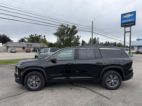 Used 2026 Chevrolet Traverse LT AWD/4WD image 3