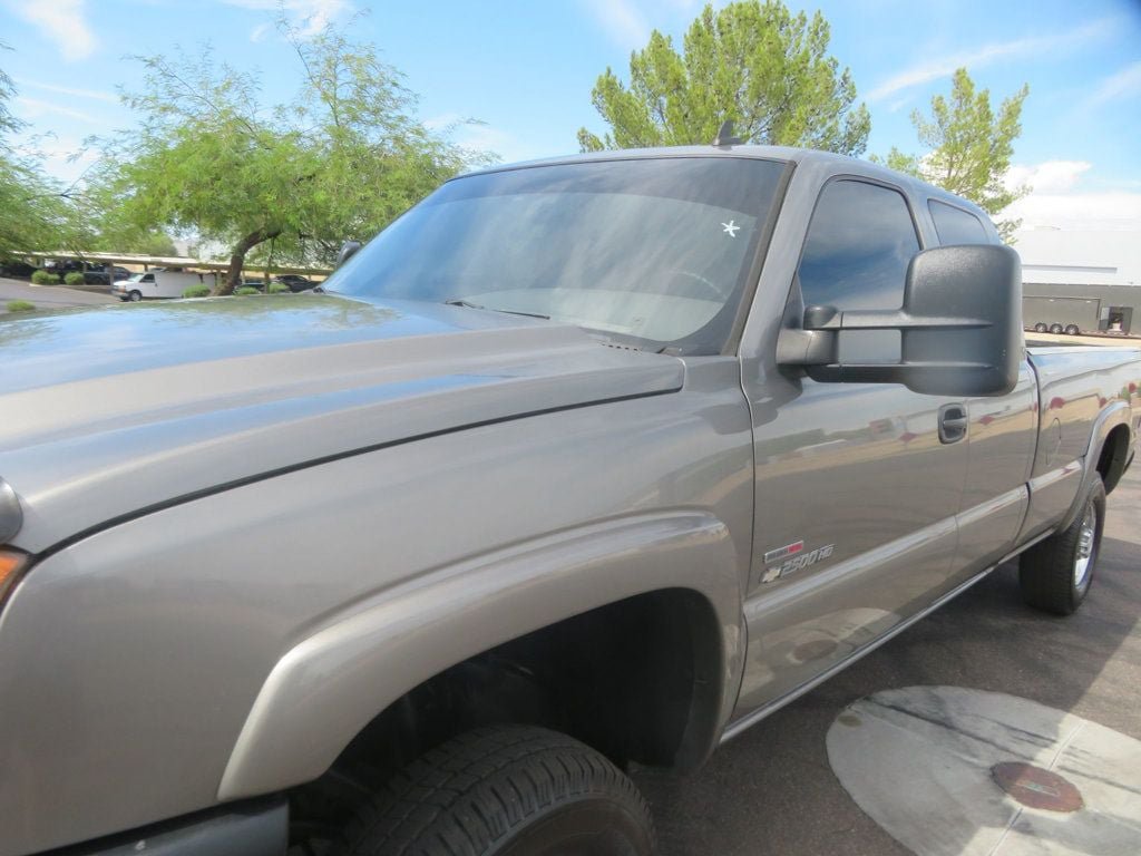 Used 2006 Chevrolet Silverado 2500 LT w/ Onstar Plus Package AWD/4WD image 8