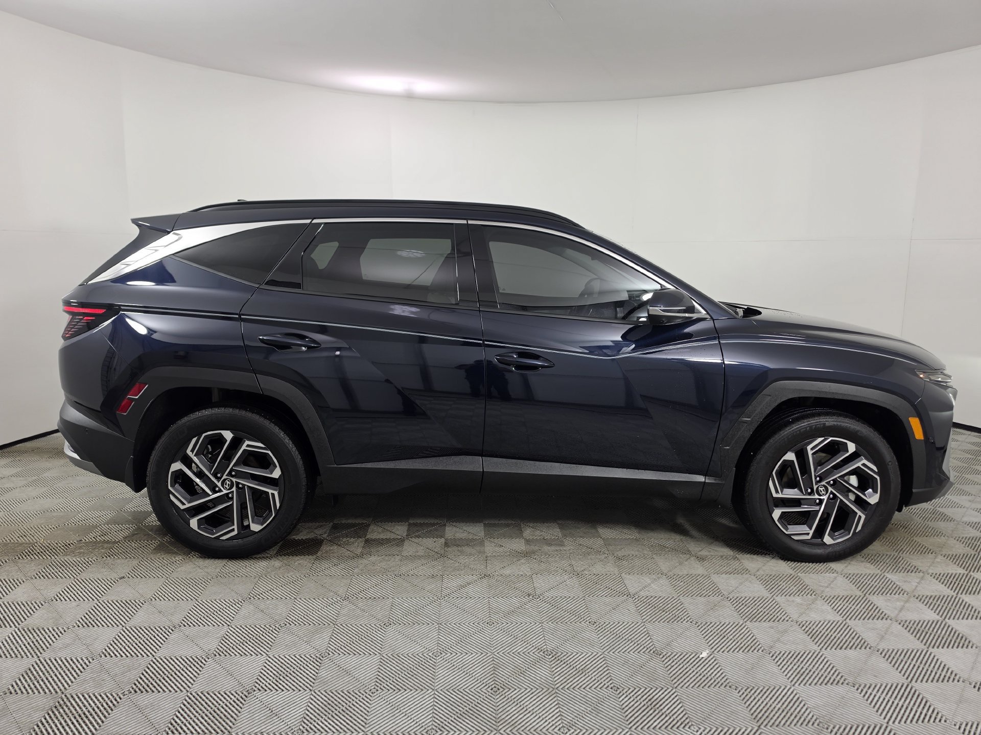 Used 2025 Hyundai Tucson Limited AWD/4WD image 42