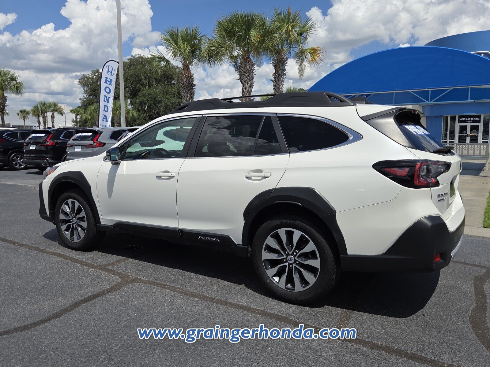 Used 2023 Subaru Outback Limited AWD/4WD image 3