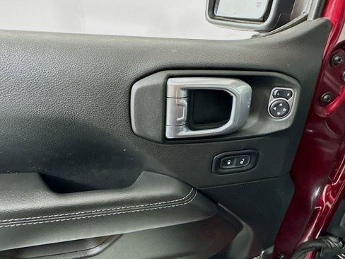 Used 2022 Jeep Wrangler Unlimited Sahara w/ Cold Weather Group image 15