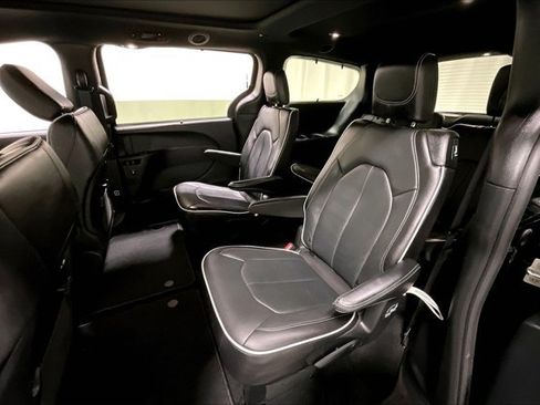 Used 2025 Chrysler Pacifica Limited FWD image 26