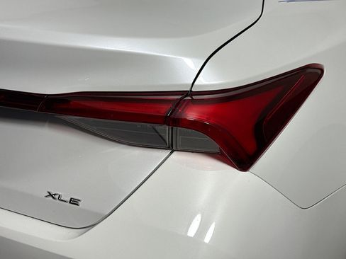 Used 2019 Toyota Avalon Limited image 34