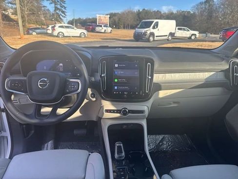 Certified 2025 Volvo XC40 B5 Plus w/ Protection Package Premier image 16