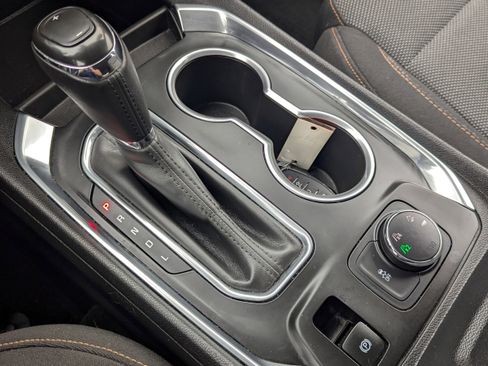 Used 2019 Chevrolet Traverse LT image 11