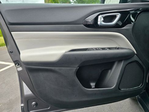 Used 2024 Jeep Compass Limited image 22