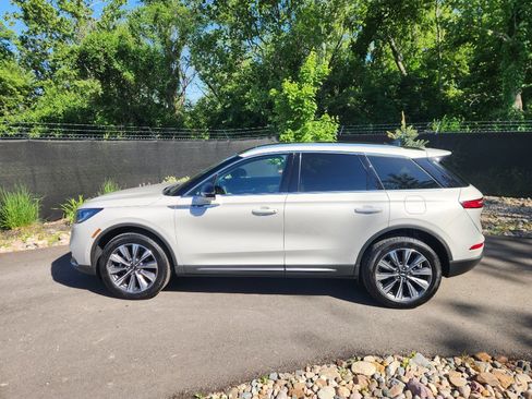 Used 2022 Lincoln Corsair Reserve w/ Equipment Group 201A image 2