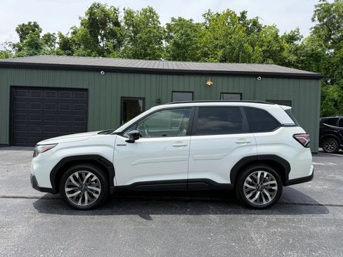 Used 2025 Subaru Forester Touring AWD/4WD image 3
