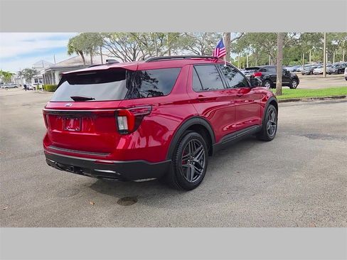 Used 2025 Ford Explorer ST-Line w/ Premium Package image 43