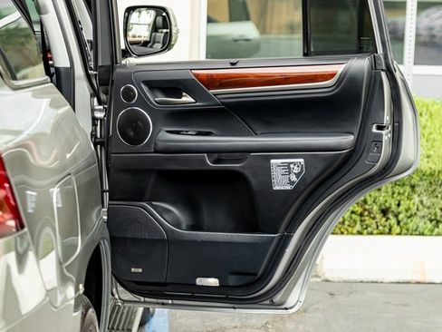 Used 2021 Lexus LX 570 4WD w/ Luxury Package image 25