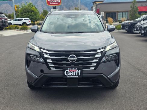 Used 2024 Nissan Rogue SV image 11