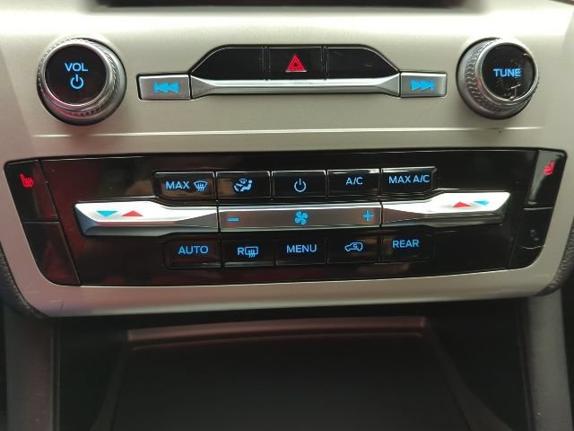 Used 2023 Ford Explorer XLT AWD/4WD image 16