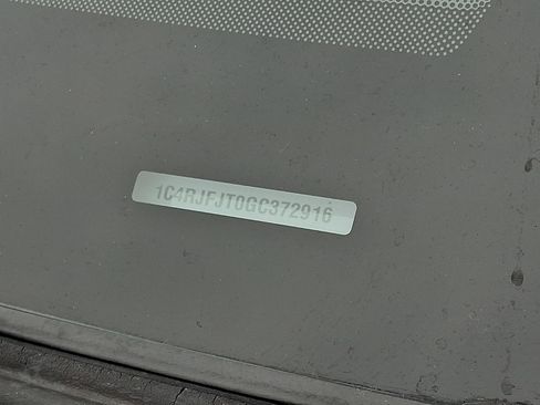 Certified 2016 Jeep Grand Cherokee Summit w/ Skid Plate Group image 28