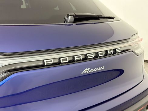 Certified 2026 Porsche Macan AWD/4WD image 17