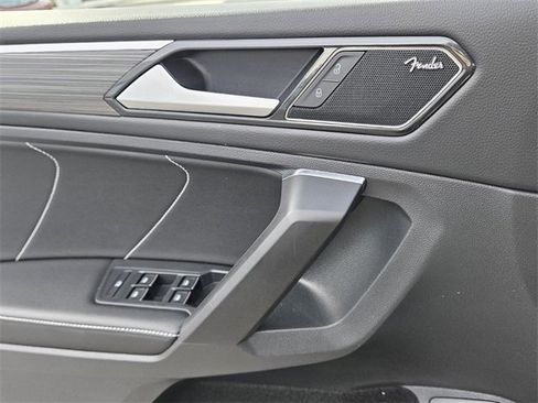 Used 2022 Volkswagen Tiguan SEL R-Line image 31