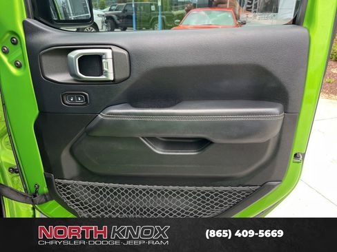Used 2018 Jeep Wrangler Unlimited Sahara AWD/4WD image 27