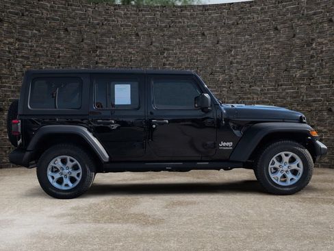 Used 2021 Jeep Wrangler Unlimited Sport AWD/4WD image 3