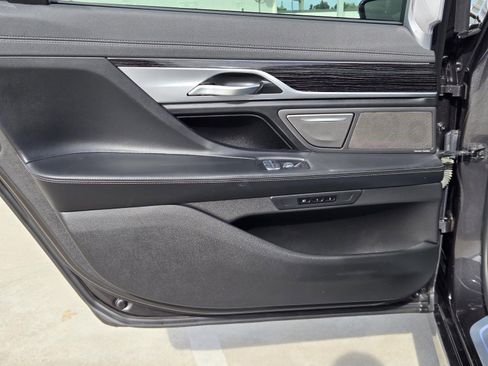 Used 2022 BMW 740i image 26