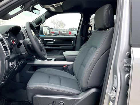 New 2026 RAM 1500 4x4 Crew Cab image 9