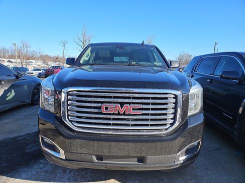 Used 2020 GMC Yukon XL SLT w/ Premium Edition image 3