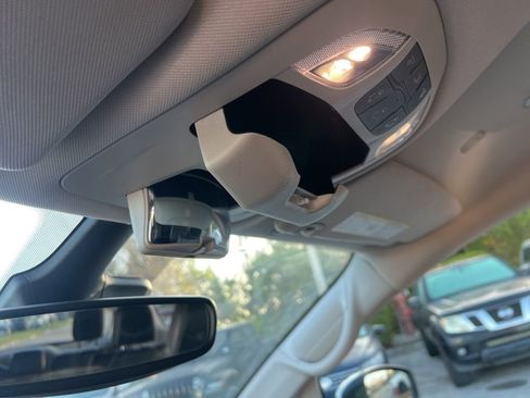 Used 2023 Chrysler Pacifica Touring-L image 60