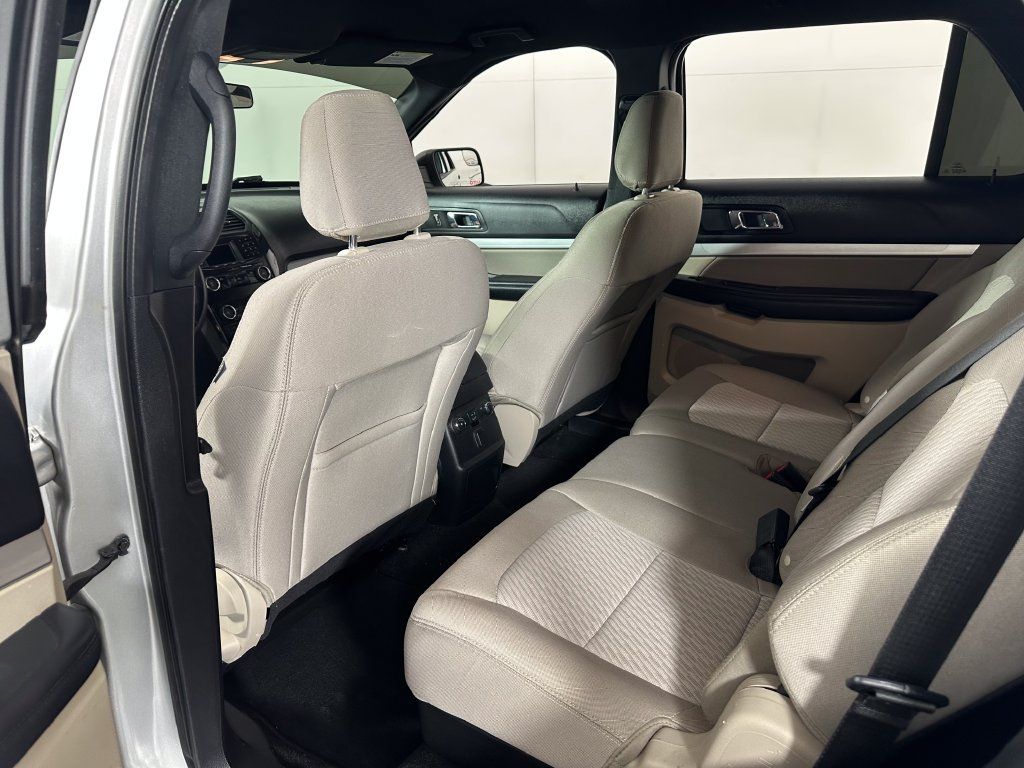 Used 2019 Ford Explorer FWD image 17