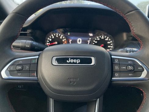 Used 2025 Jeep Compass Trailhawk AWD/4WD image 14