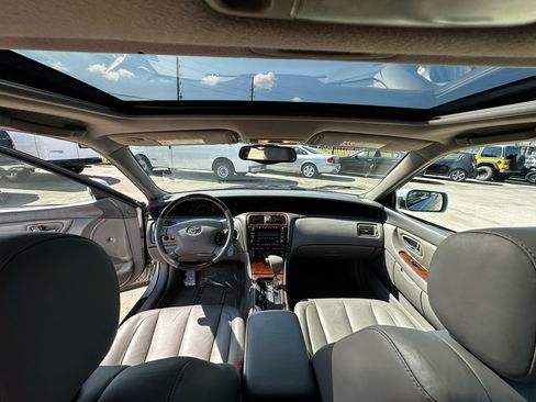 Used 2003 Toyota Avalon XLS image 19