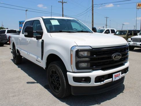 Used 2023 Ford F250 Lariat w/ Lariat Ultimate Package AWD/4WD image 3
