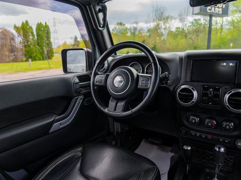 Used 2016 Jeep Wrangler Unlimited Sahara w/ Dual Top Group AWD/4WD image 25