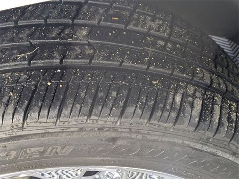 Used 2019 GMC Yukon SLT w/ Premium Edition image 8