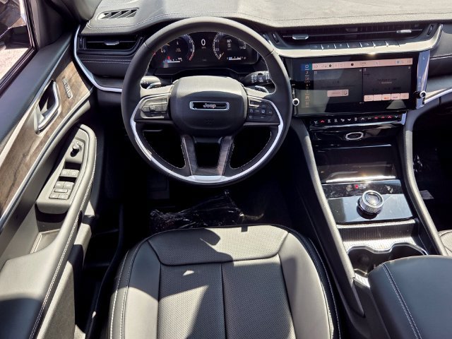 New 2027 Jeep Grand Cherokee Limited RWD image 13
