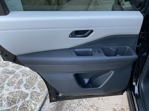 New 2025 Nissan Pathfinder SV image 18