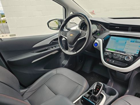 Used 2019 Chevrolet Bolt Premier w/ Infotainment Package FWD image 10