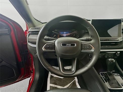 Used 2023 Jeep Compass Limited image 11