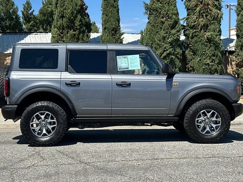 Used 2025 Ford Bronco Badlands AWD/4WD image 3