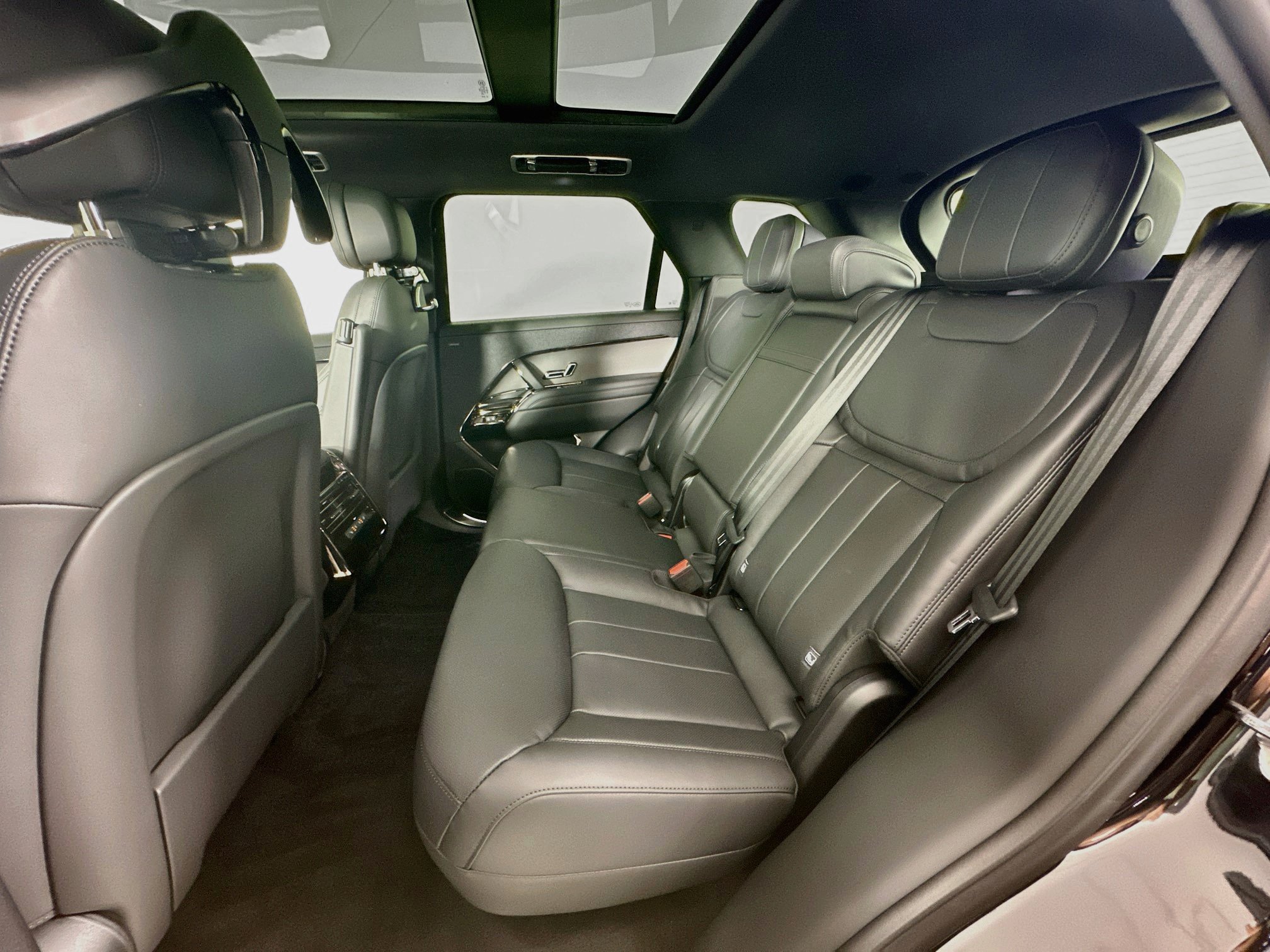 New 2027 Land Rover Range Rover Sport SE AWD/4WD image 22