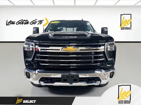 Used 2024 Chevrolet Silverado 2500 LTZ w/ LTZ Convenience Package AWD/4WD image 2