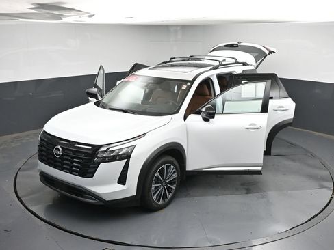 Used 2026 Nissan Pathfinder Platinum FWD image 49