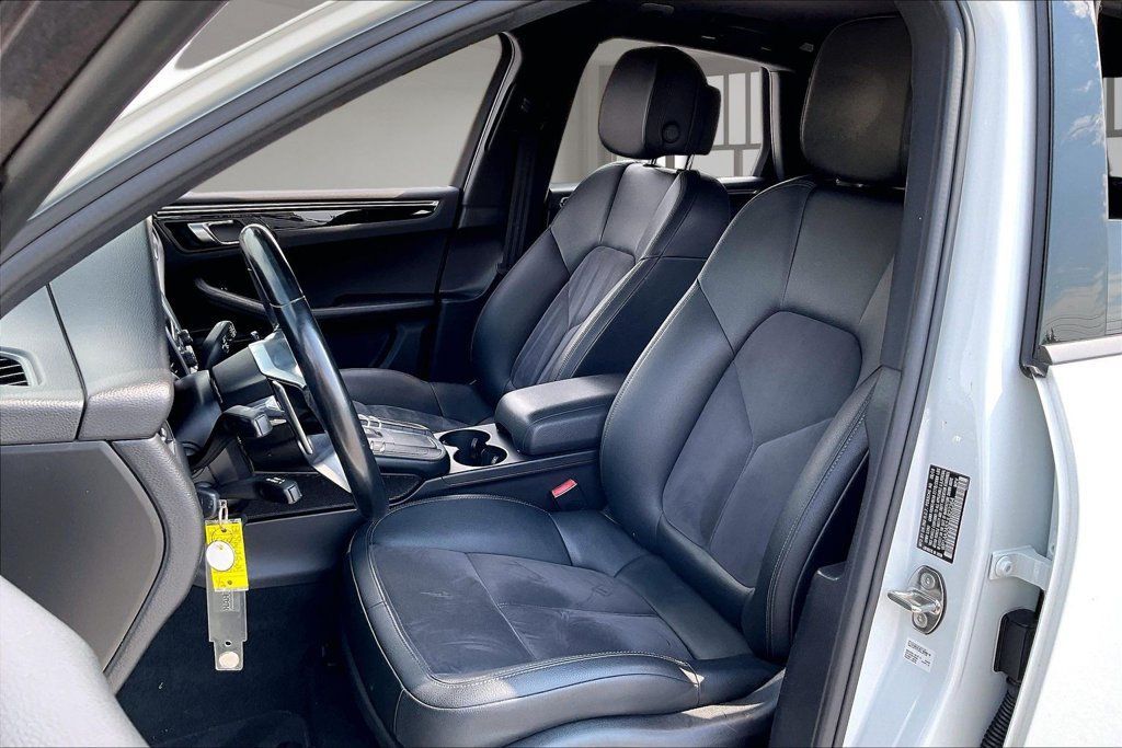 Used 2018 Porsche Macan AWD/4WD image 21
