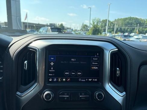Used 2021 Chevrolet Silverado 1500 LT w/ Convenience Package II AWD/4WD image 16