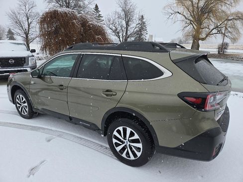 Used 2022 Subaru Outback Premium image 3