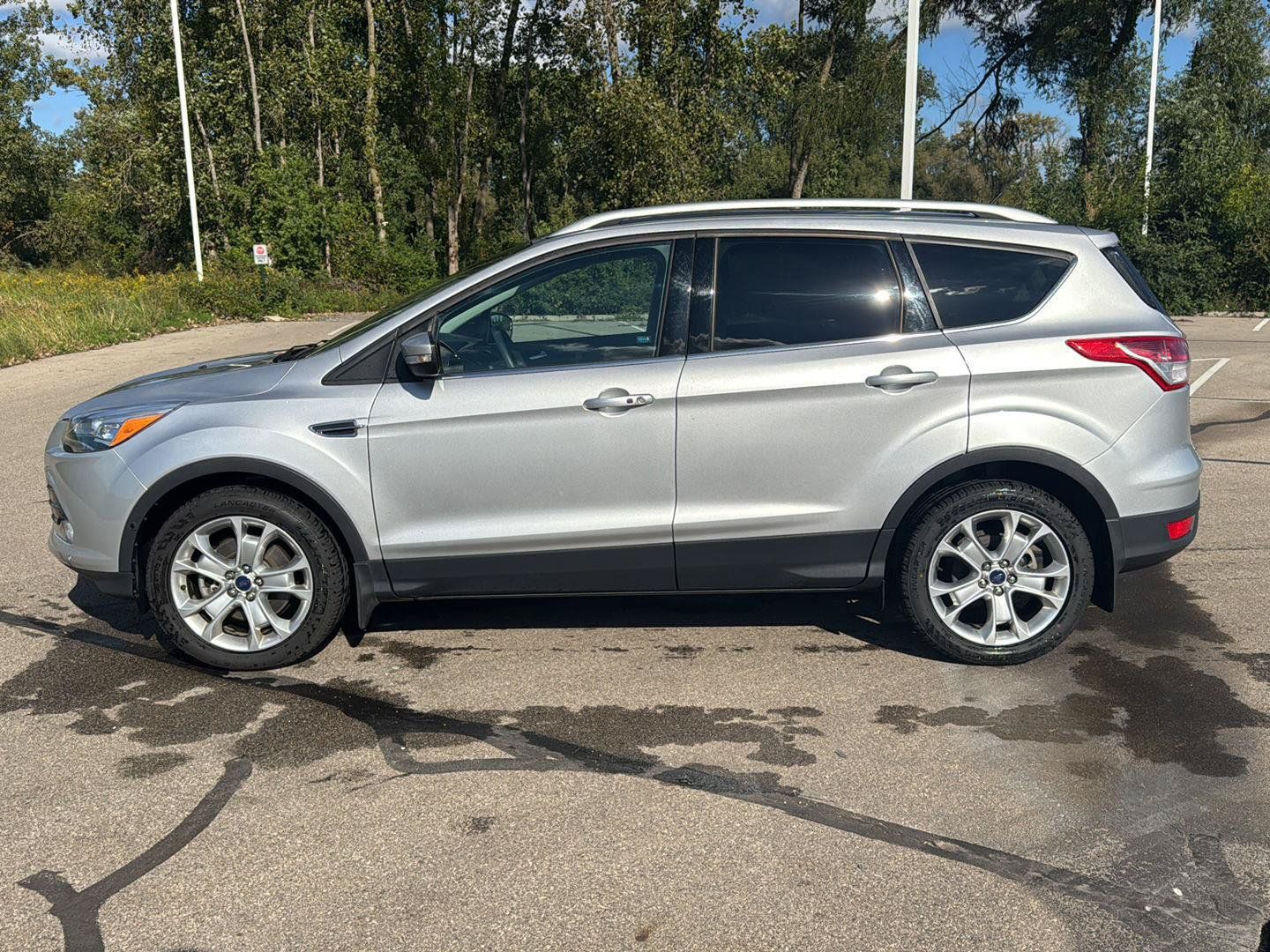 Used 2016 Ford Escape Titanium w/ Equipment Group 301A AWD/4WD image 2